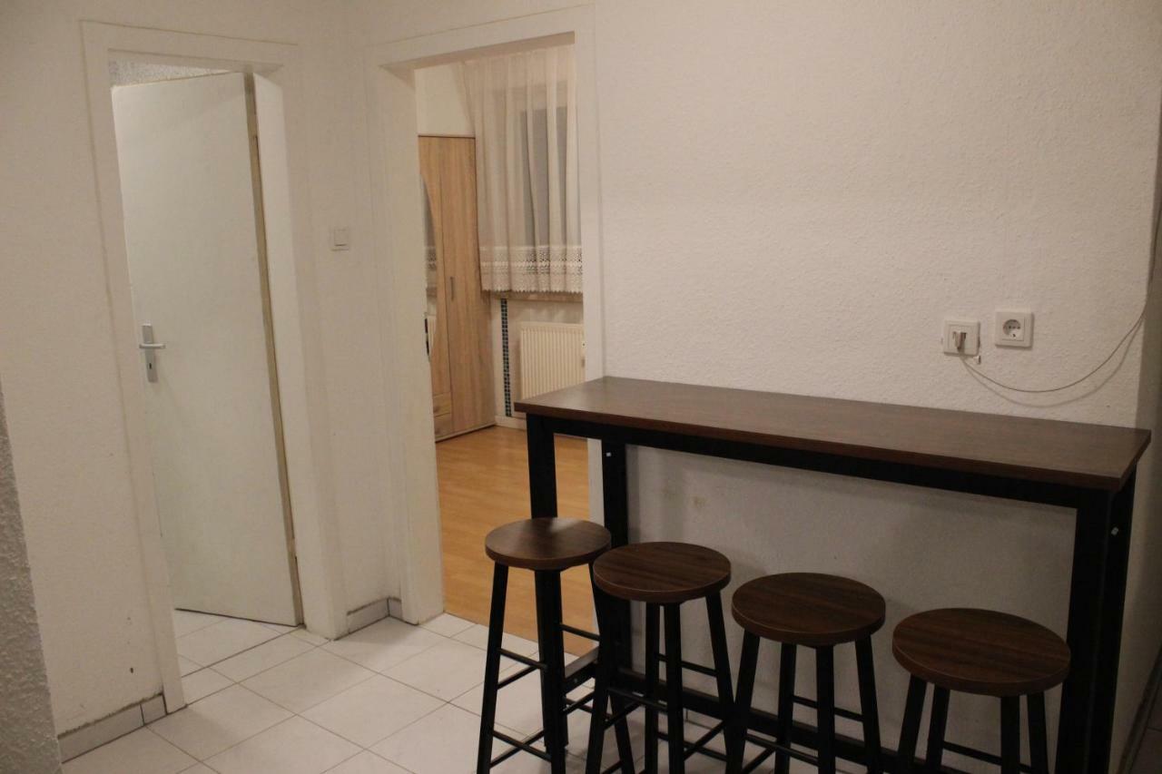 Zimmer Sucht Bewohner Duisbourg Extérieur photo