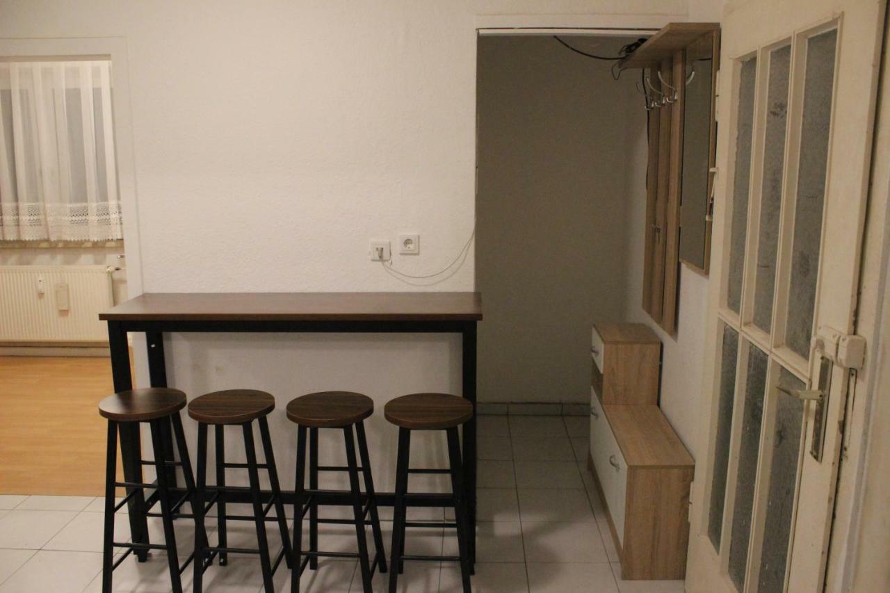 Zimmer Sucht Bewohner Duisbourg Extérieur photo