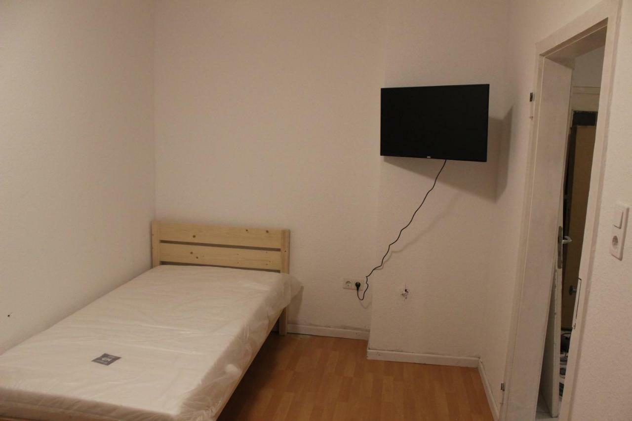 Zimmer Sucht Bewohner Duisbourg Extérieur photo