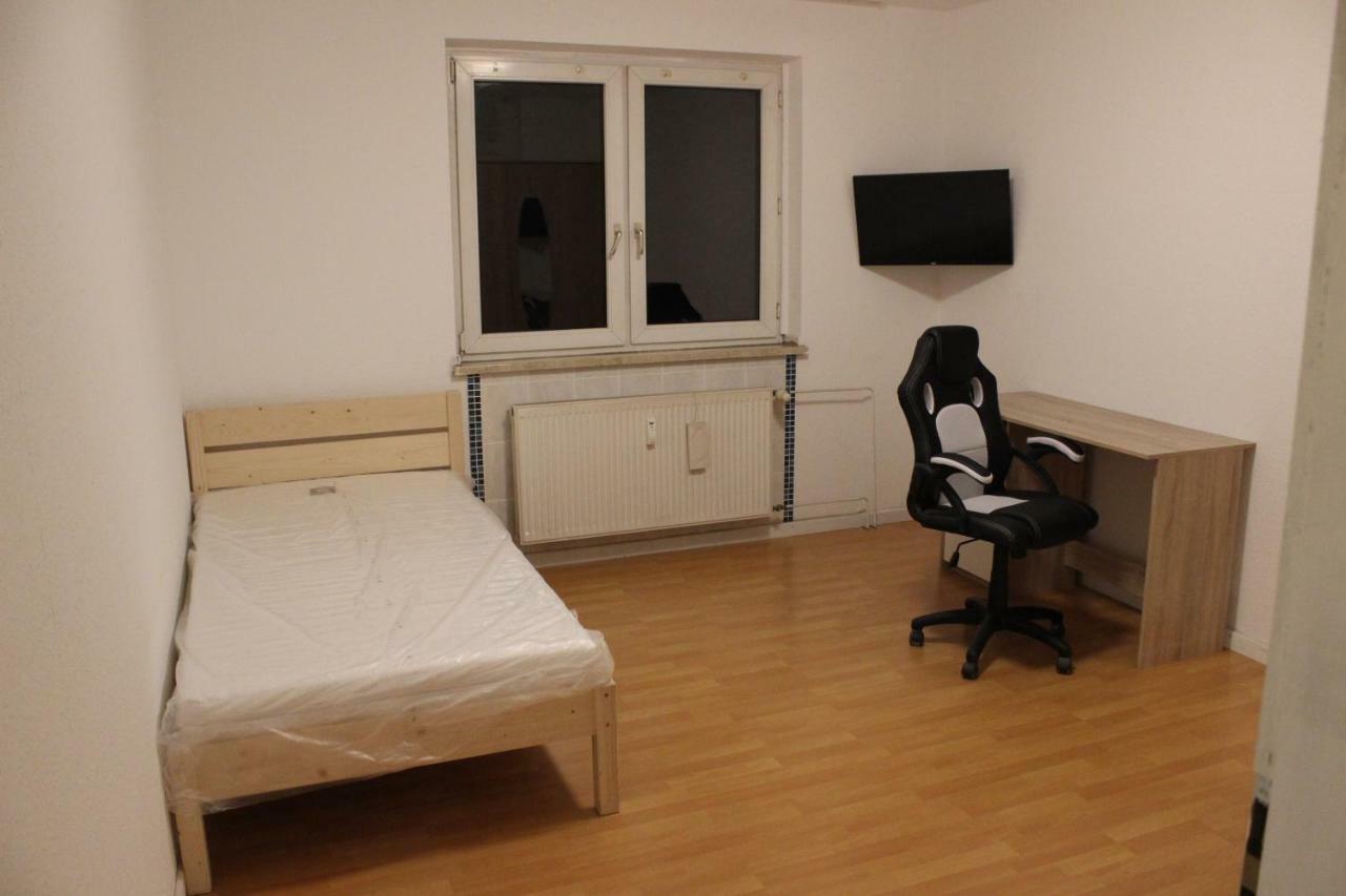 Zimmer Sucht Bewohner Duisbourg Extérieur photo